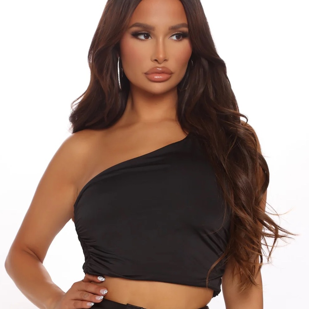 Fashion Nova One Way One Shoulder Ruched Crop Top Black